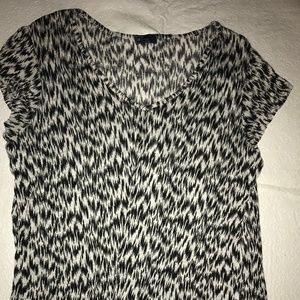 Gap Patterned Tee